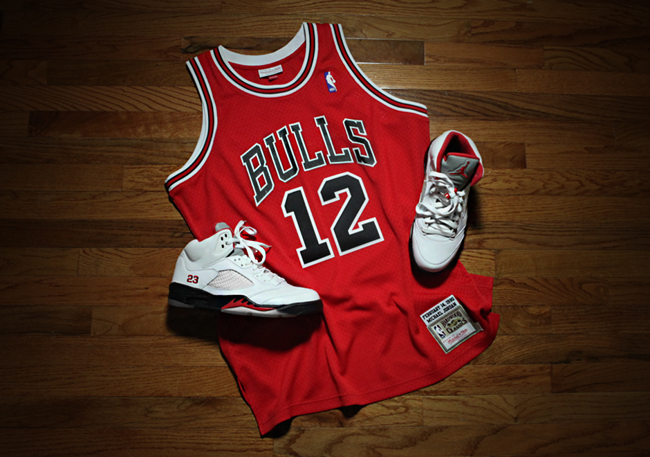 mitchell-ness-michael-jordan-12-jersey-5.jpg