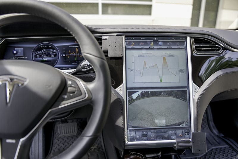 tesla-dash-mounts.jpg