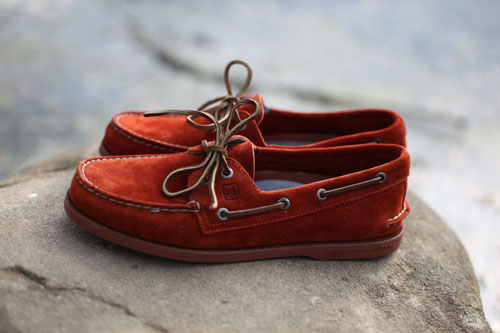 sperry-topsider-2-eye-boat-suede-fall-2010-2.jpg