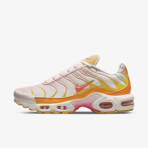 https://static.nike.com/a/images/c_limit,w_592,f_auto/t_product_v1/6e86b583-3e54-4b3a-935a-ccead667ba46/air-max-plus-womens-shoes-VwR2qC.png