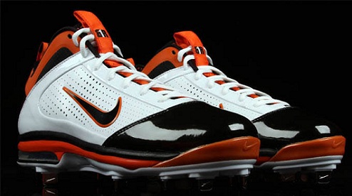 Nike-Air-Max-Diamond-Elite-Cleat-Brian-Roberts-PE-2.jpg