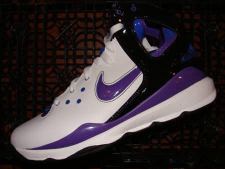 nike-huarache-08-quickstrike-white-purple-black-main.jpg