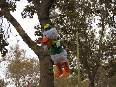 usc_oregon_2_duck_with_spear.jpg