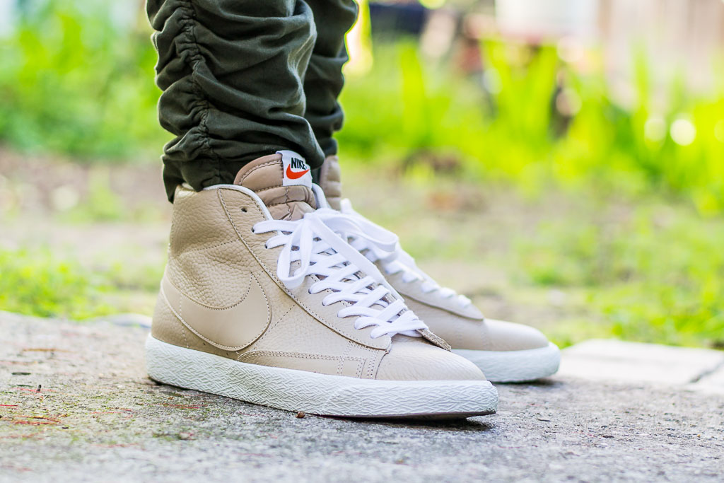 Linen-Blazer-On-Foot.jpg