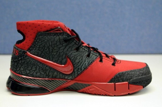 nike-zoom-kobe-1-westchester-comets-2.jpg