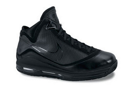 news_zoom-lebron-vii-gs-all-black.jpg