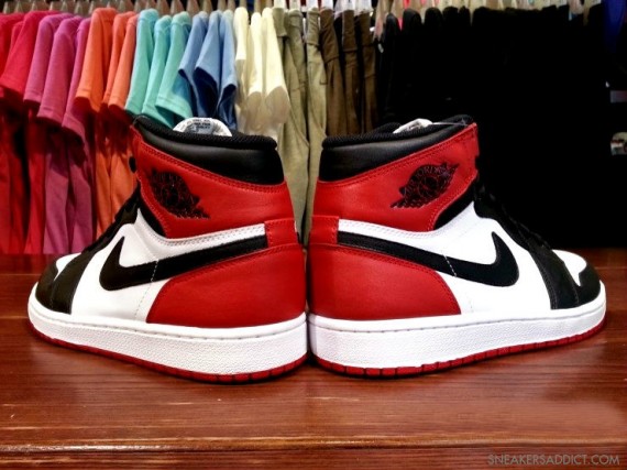 air-jordan-1-retro-high-og-white-black-gym-red-02-570x427.jpg