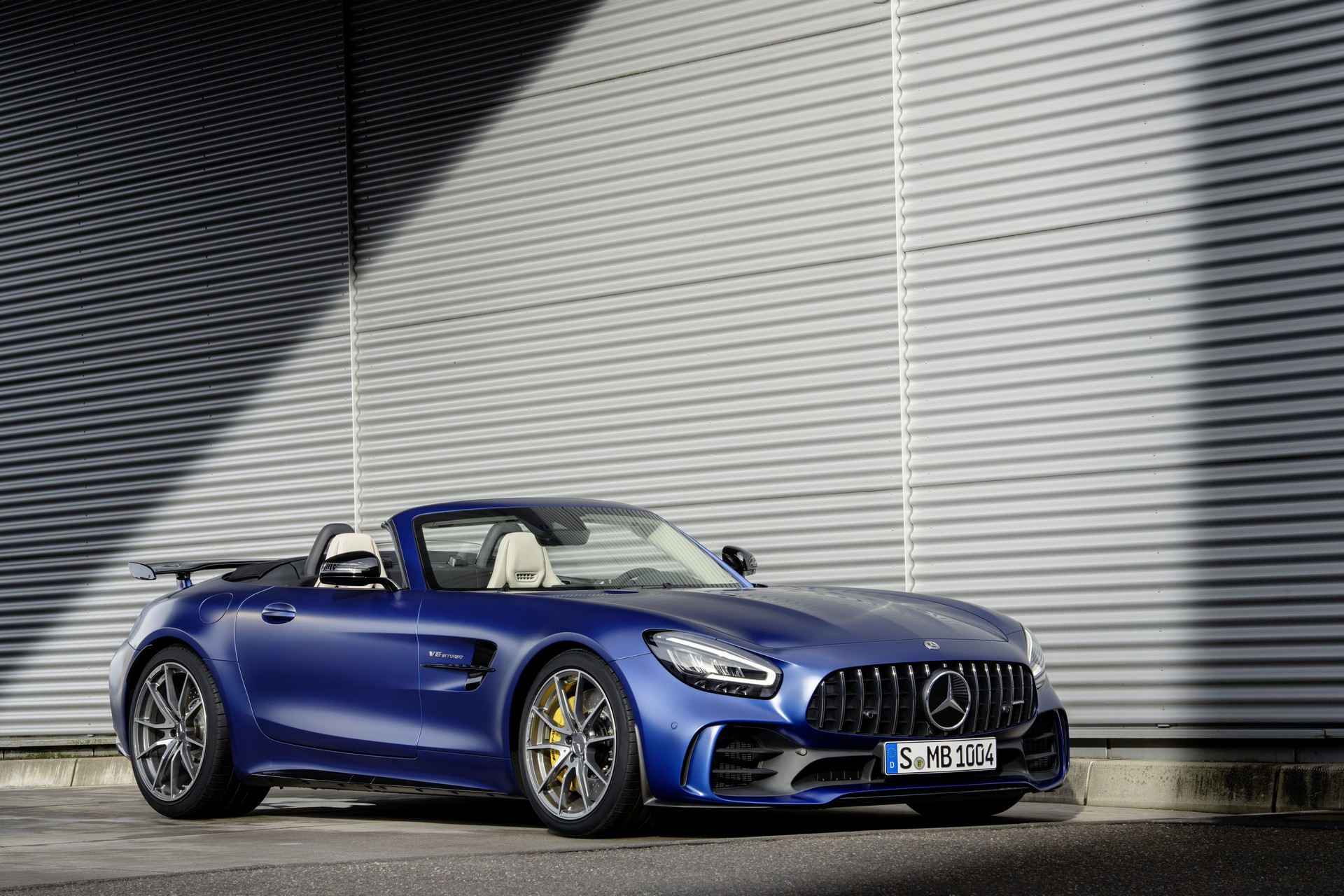 6718deae-mercedes-amg-gt-r-roadster-5.jpg