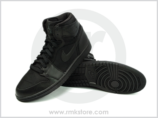 air_jordan_i%281%29_retro_high_ostrich_black_black-3med.jpg