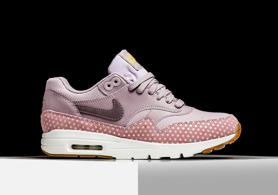 nike-wmns-air-max-1-essential-polka-dots-pink-02.jpg