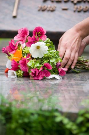 flowers_grave312x472.jpg