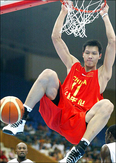 yi-jianlian-dunk.jpg