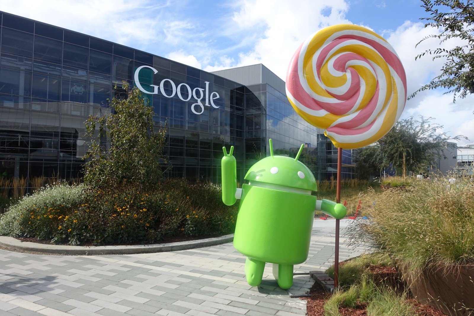 lollipop-statue-2.jpg