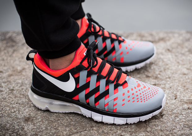 nike-fingertrap-max-bright-crimson-dove-grey-black-3.jpg