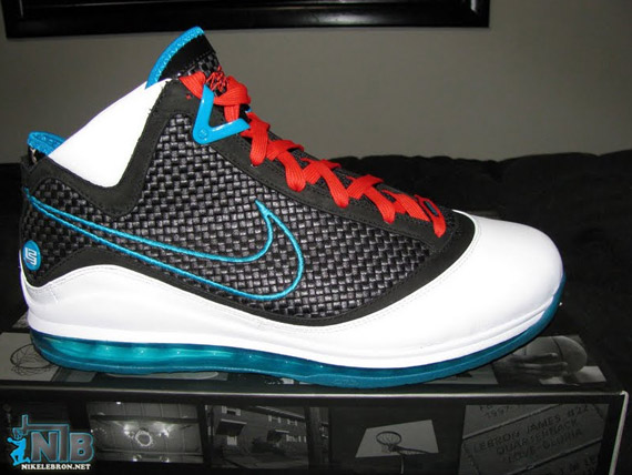 nike-air-max-lebron-vii-red-carpet-detail-5.jpg