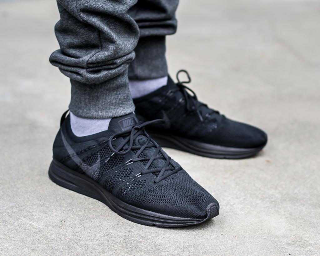 Black-Flyknits.jpg