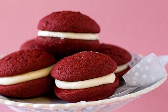 red-velvet-whoopie-pies-2-550.jpg