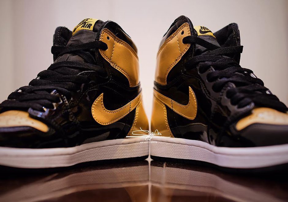 air-jordan-1-black-gold-january-2018-8.jpg