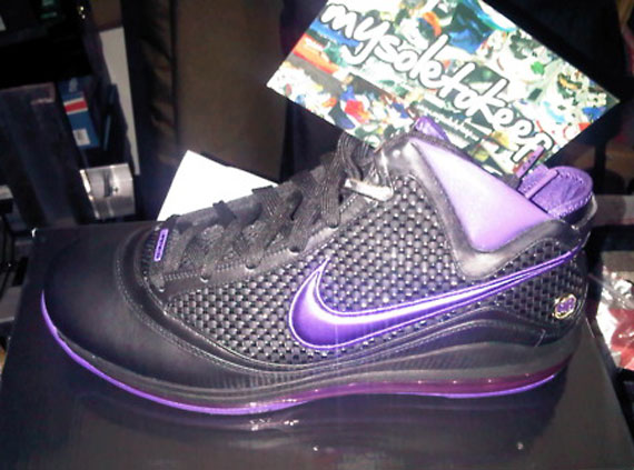 nike-air-max-lebron-vii-diana-taurasi-pe-away.jpg