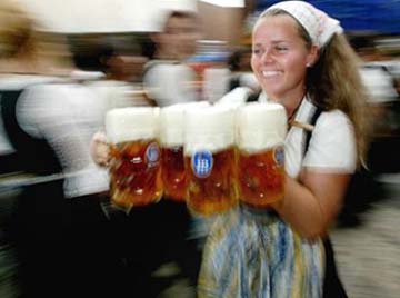 xinsrc_cb51840fece211d7810d0010b5d28995_beer-girl.jpg