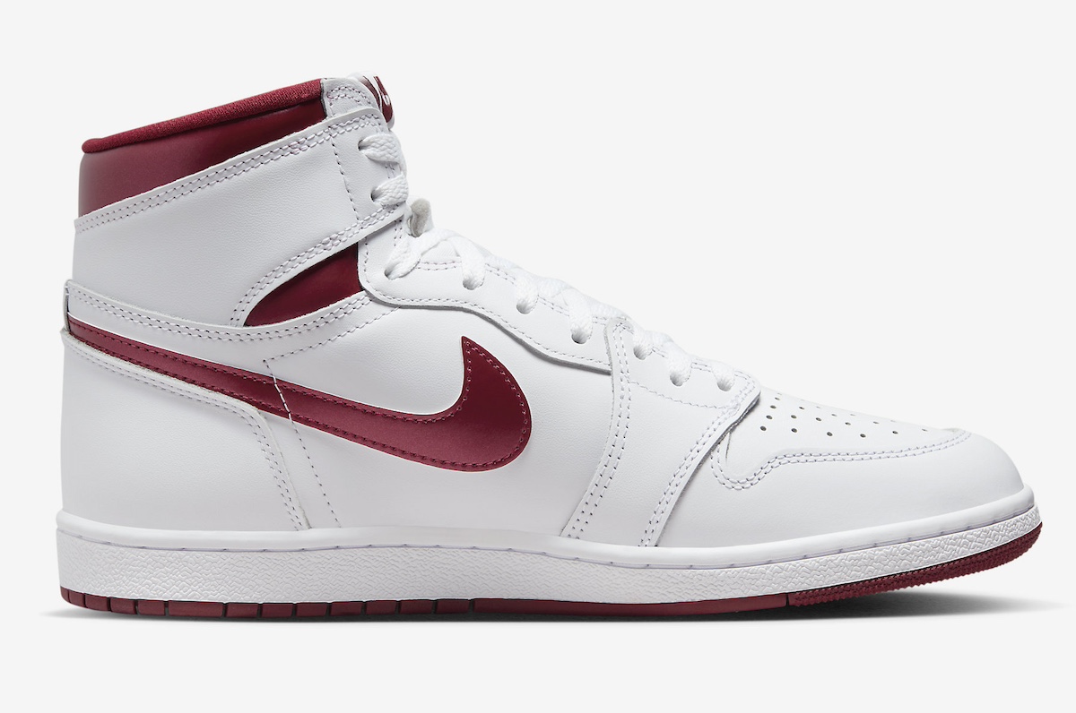 Air-Jordan-1-High-85-Metallic-Burgundy-2024-BQ4422-161-2.jpg