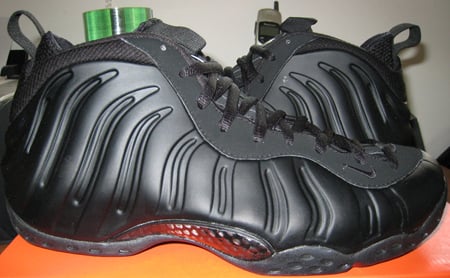 nike-foamposite-one-retro-black-released-main.jpg