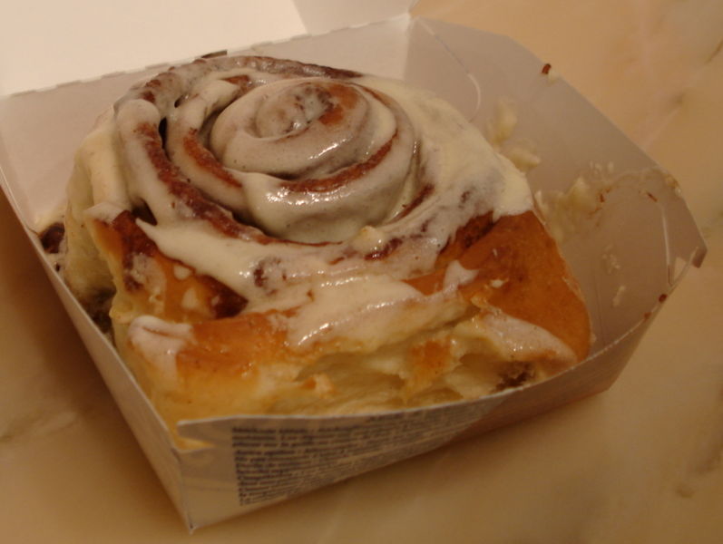 797px-Cinnamon_roll-Cinnabon.jpg