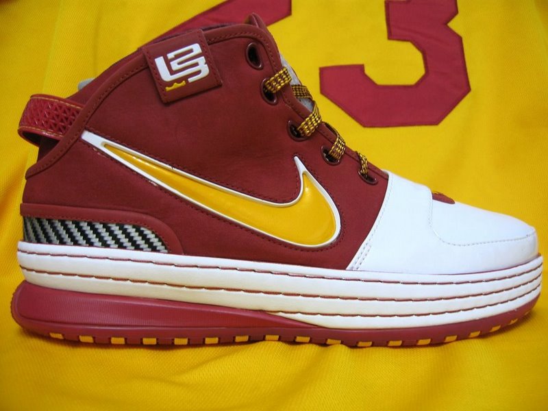 zoom_lebron_VI_gr_hardwood-classic.jpg