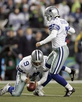 tony-romo-fumble-jan607.jpg