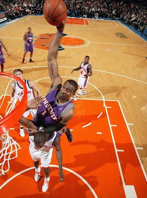 amare+stoudemire+dunks+on+tim+thomas+2.jpg