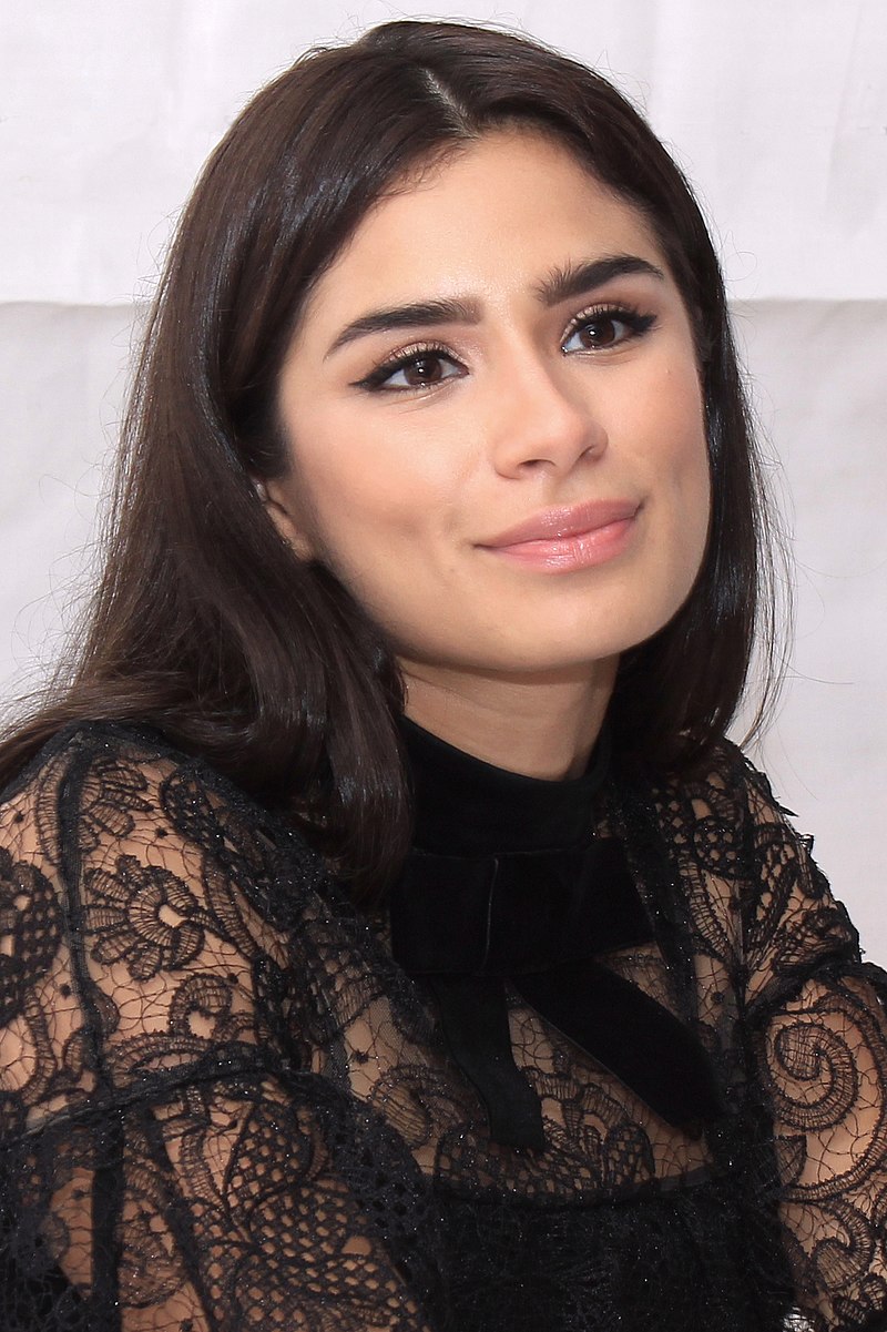 800px-Diane_Guerrero_2016.jpg