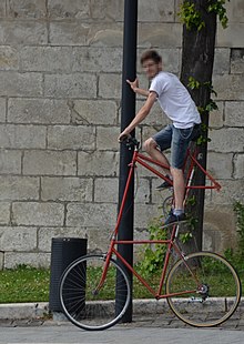 220px-Tall_bike_in_Bourges_%28France%29.jpg