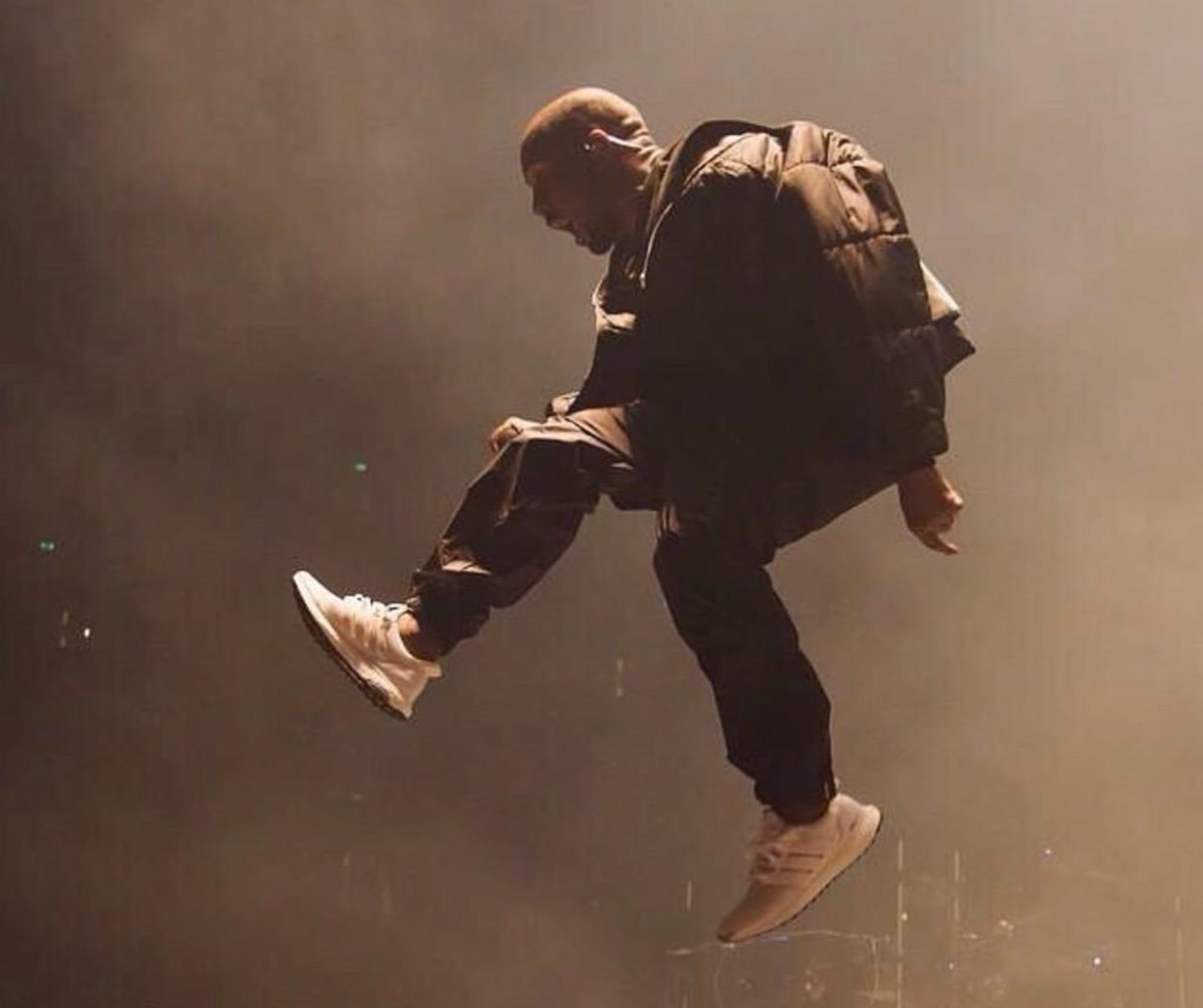 kanye_ultra_boost_exzqnn.png