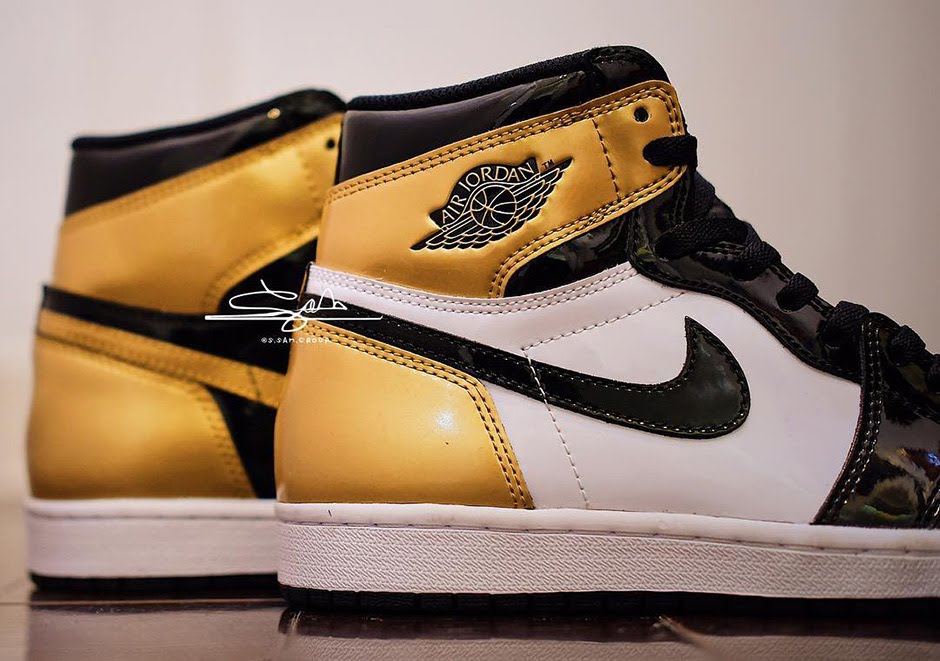 air-jordan-1-black-gold-january-2018-7.jpg