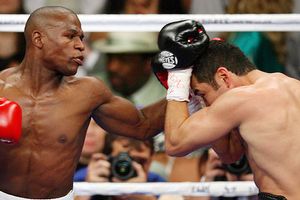 box_g_delahoya_mayweather1_300.jpg