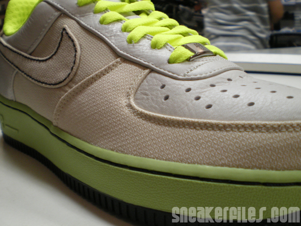 nike-air-force-1-light-bone-volt-black-dl-1.JPG