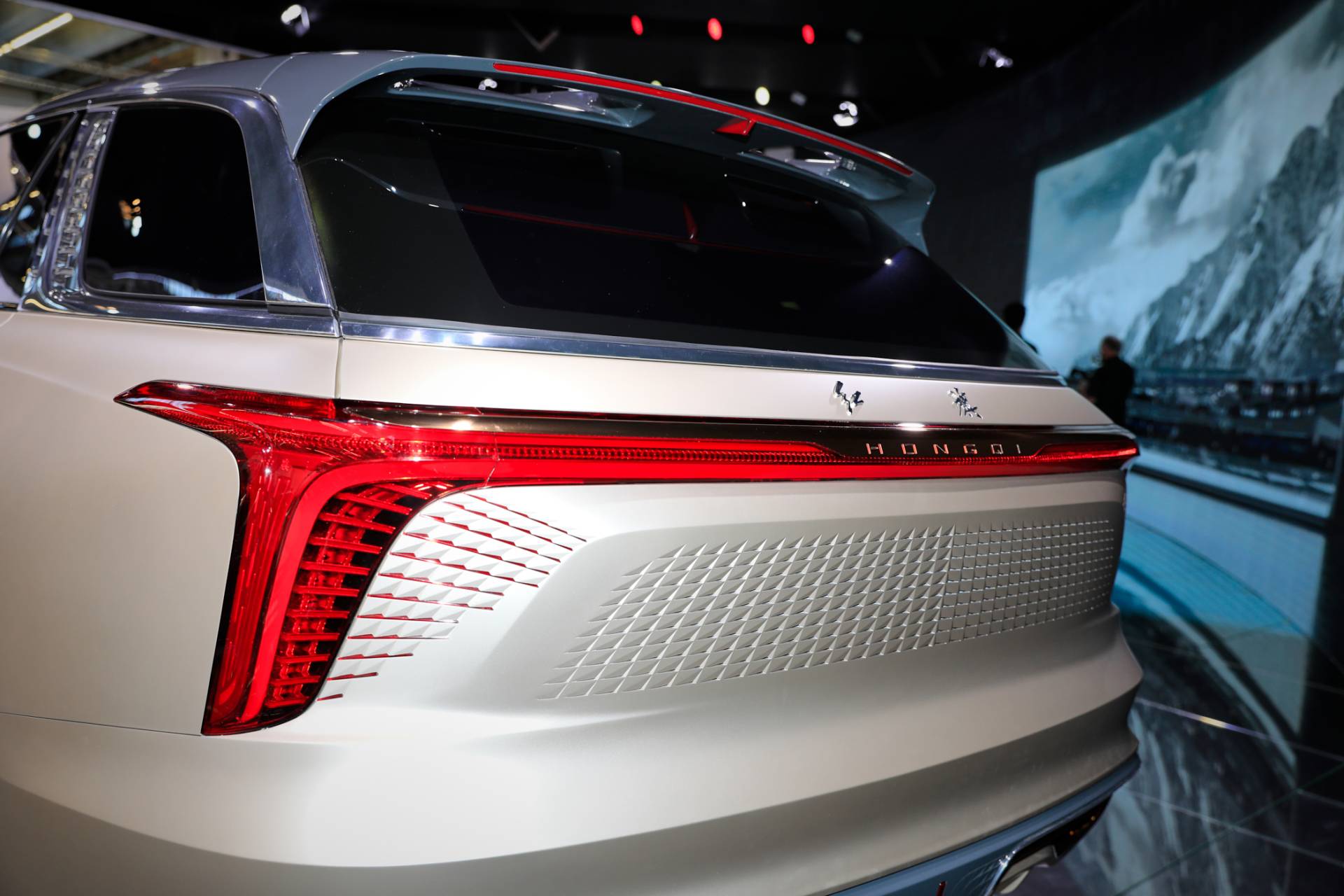 2815ce9e-hongqi-e115-concept-at-2019-frankfurt-motor-show-6.jpg