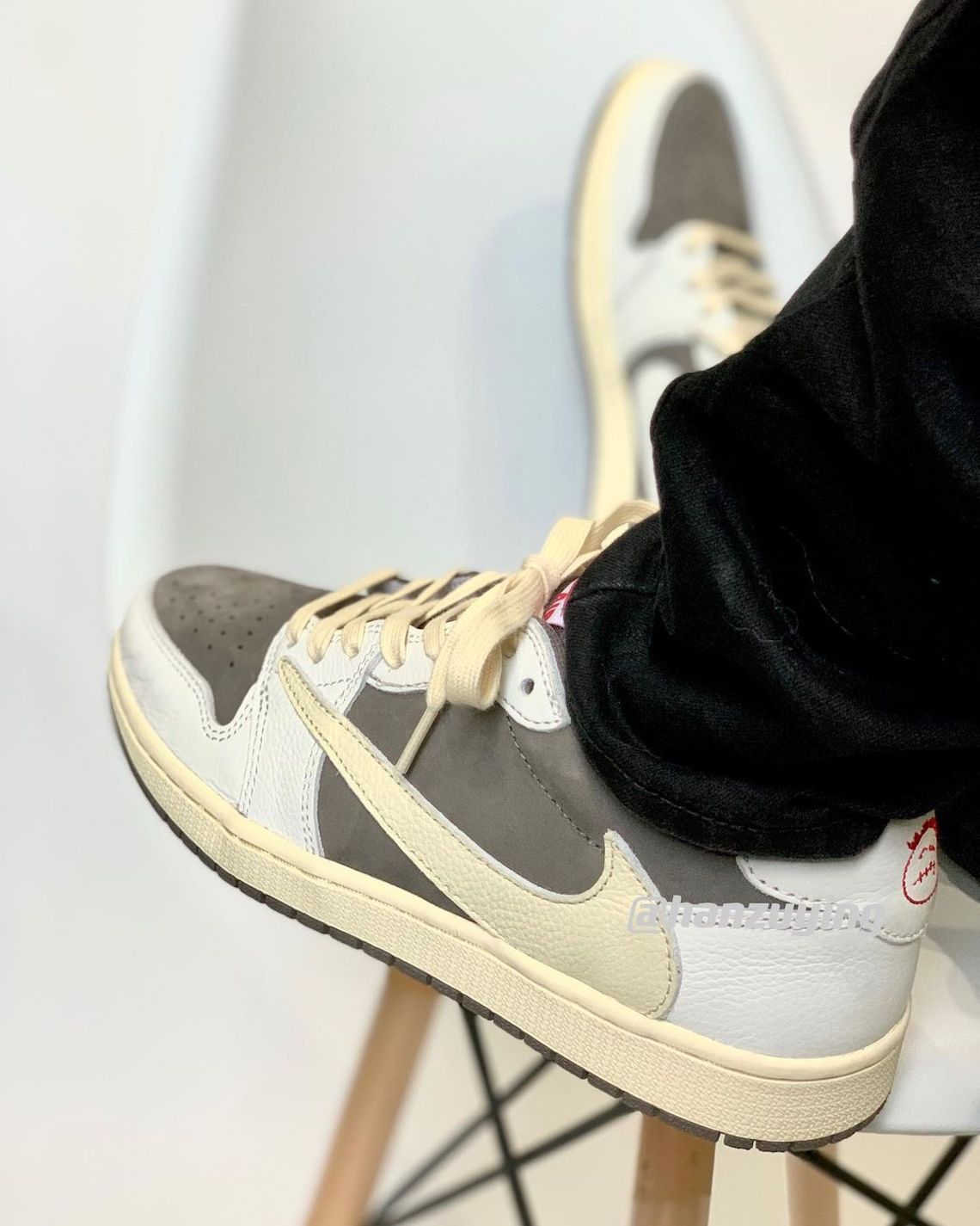 Travis-Scott-Air-Jordan-1-Low-OG-Reverse-Mocha-4.jpg