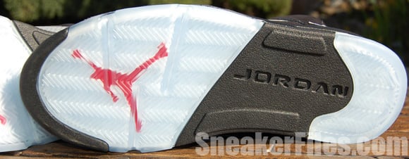 air-jordan-v-5-retro-black-metallic-silver-2011-detailed-look-2.jpg