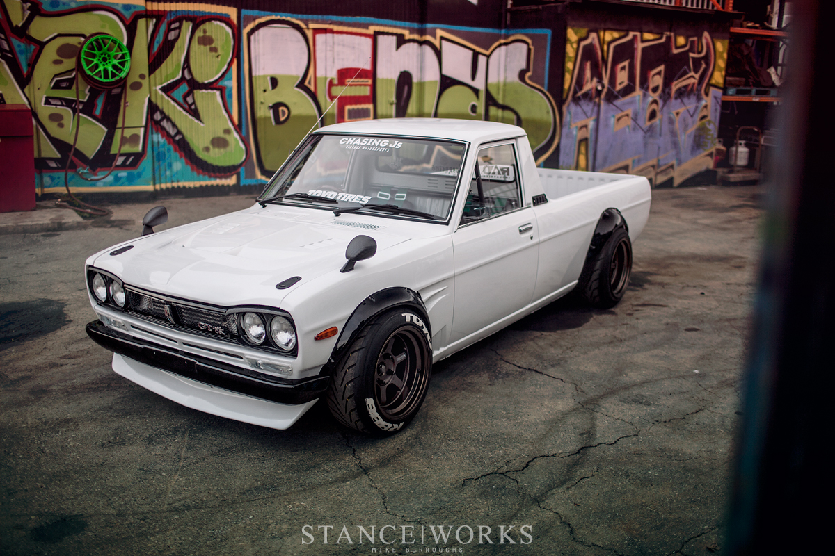 Datsun-Sunny-Hakotora-Skyline-Pickup-truck-side.jpg