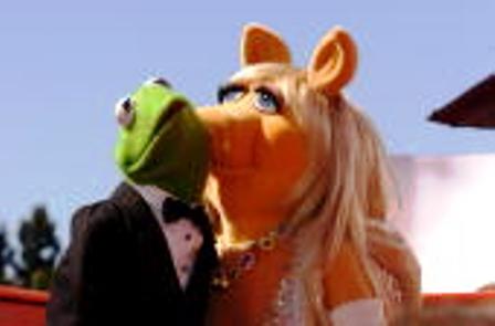 Miss+Piggy+Kermit+Kiss+Emmys.jpg