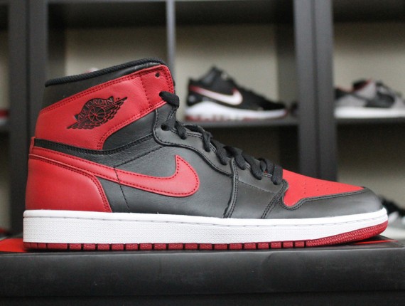 black-red-jordan-1-2013-1-570x430.jpg