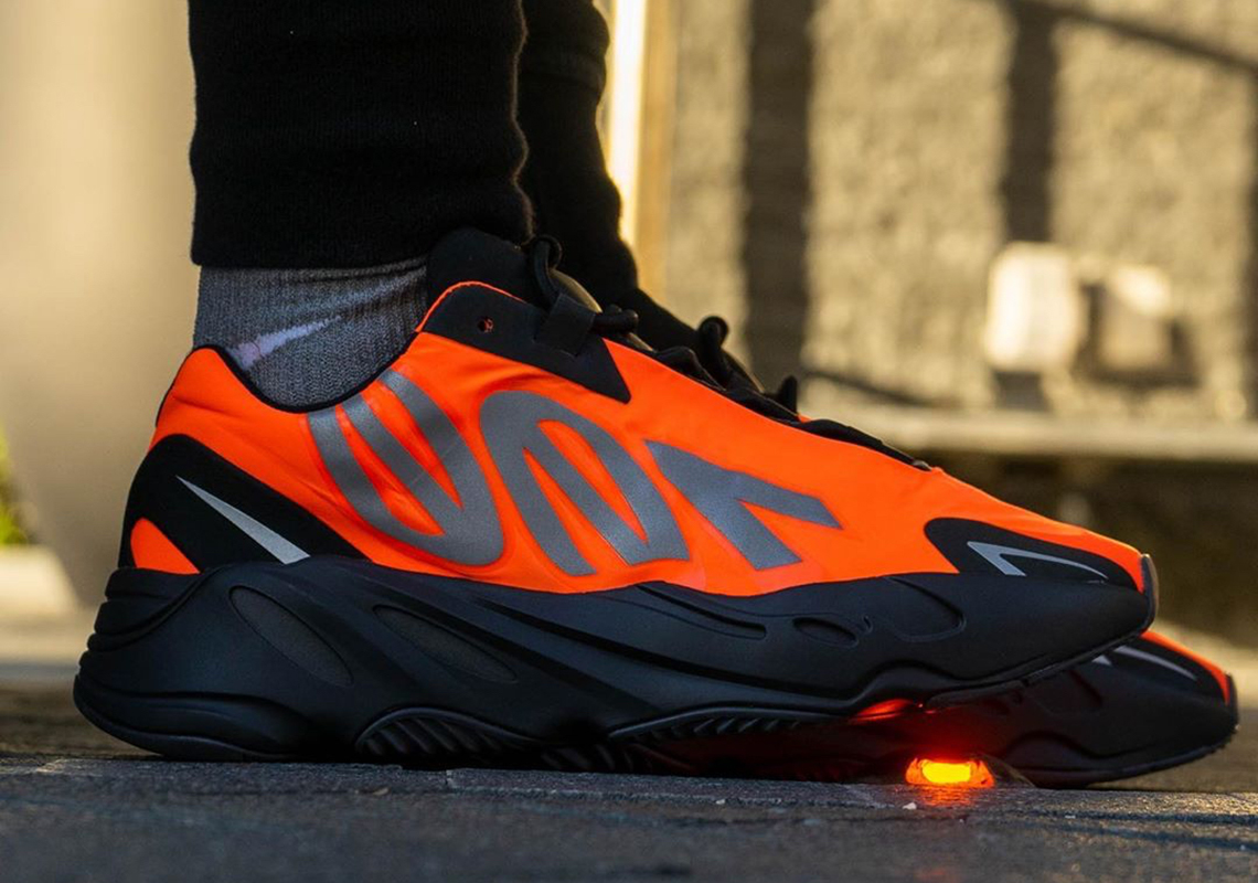 adidas-Yeezy-700-MNVN-Orange-FV3258-4.jpg