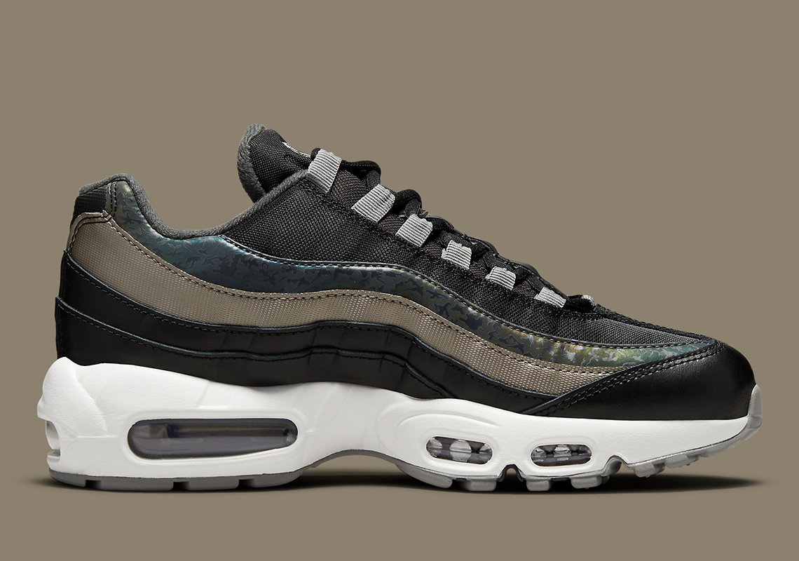 Nike-Air-Max-95-DC9474-001-2.jpg