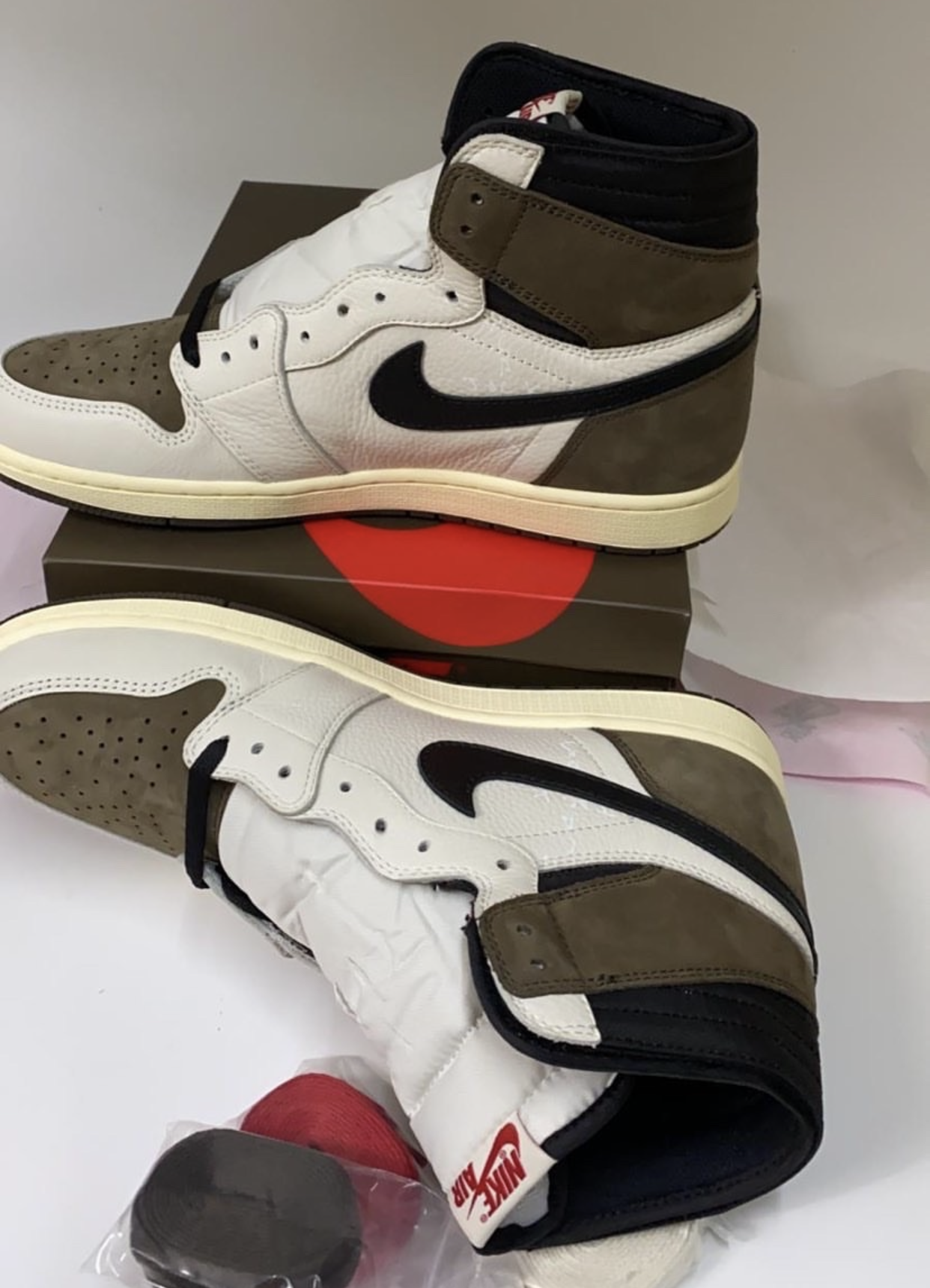 Travis-Scott-Air-Jordan-1-Alternate-Reverse-Release-Info-3.png