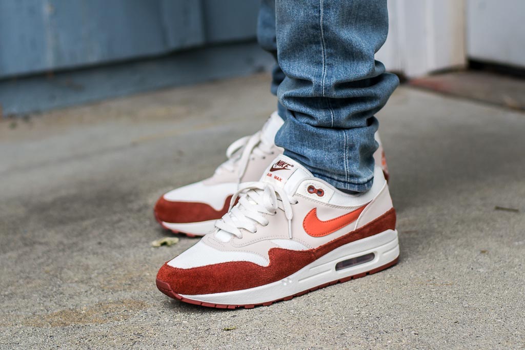 Nike-AM1-Mars-Stone.jpg