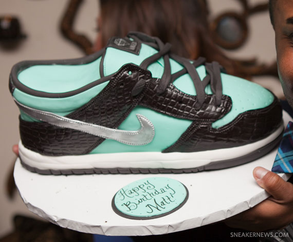 nike-sb-dunk-low-tiffany-sneaker-cake-4.jpg