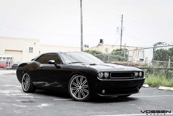 car-photo-2010-dodge-challenger-vossen-vvs082-wheels.jpg