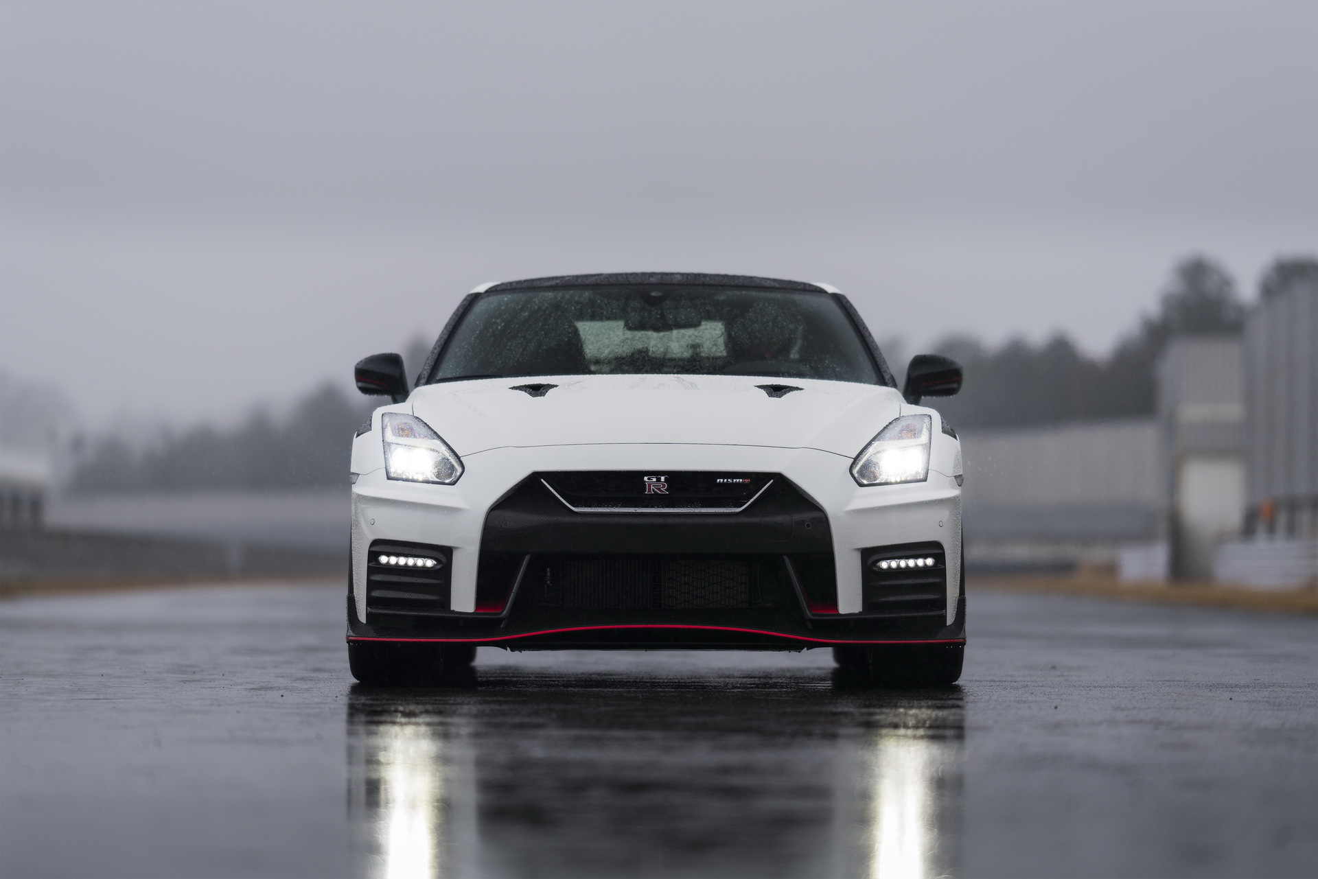 49236e33-2020-nissan-gt-r-9.jpg