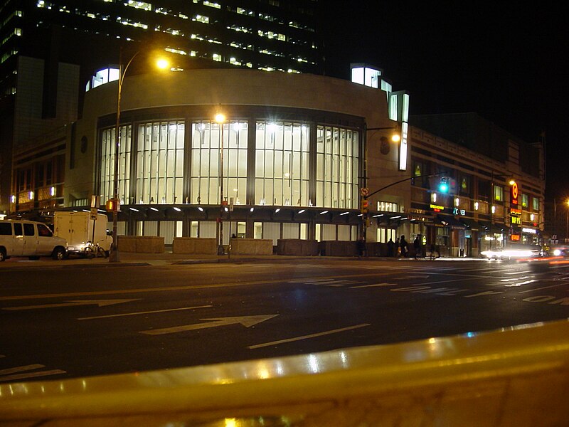 800px-Atlantic_Terminal_night.JPG